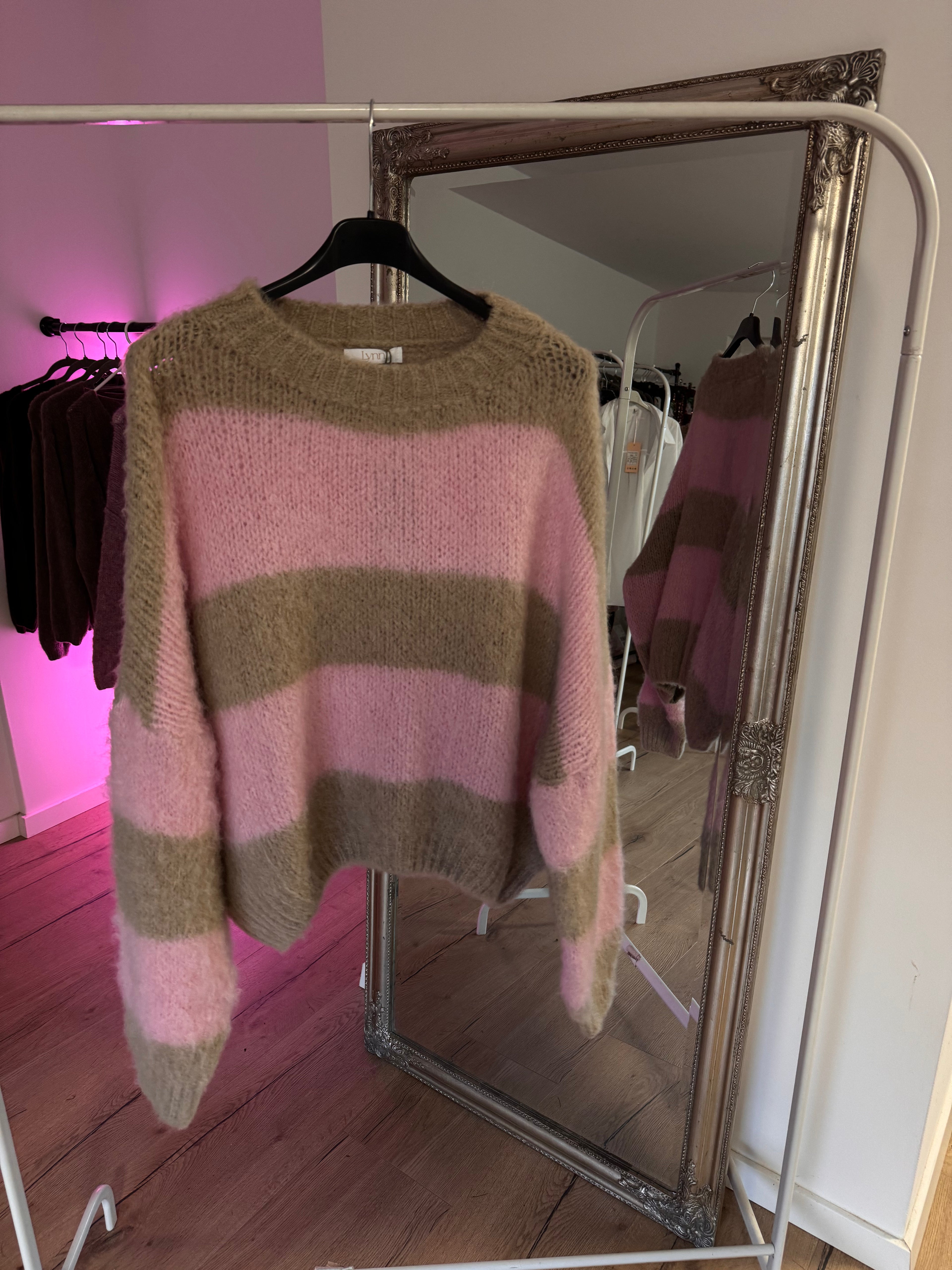 Pullover cloudy striped